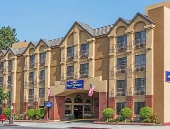Howard Johnson By Wyndham