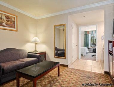 Howard Johnson By Wyndham 2*