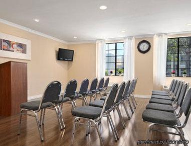 Howard Johnson By Wyndham Hotel 2*